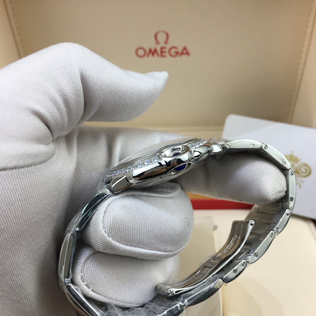Cartier 皇家 卡地亚蓝气球单排钻腕表