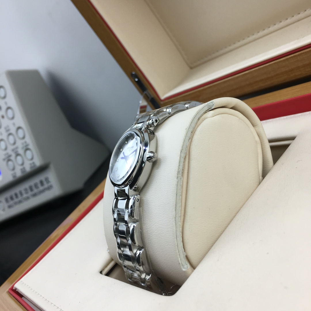 Longines 皇家 浪琴心月女款系列腕表