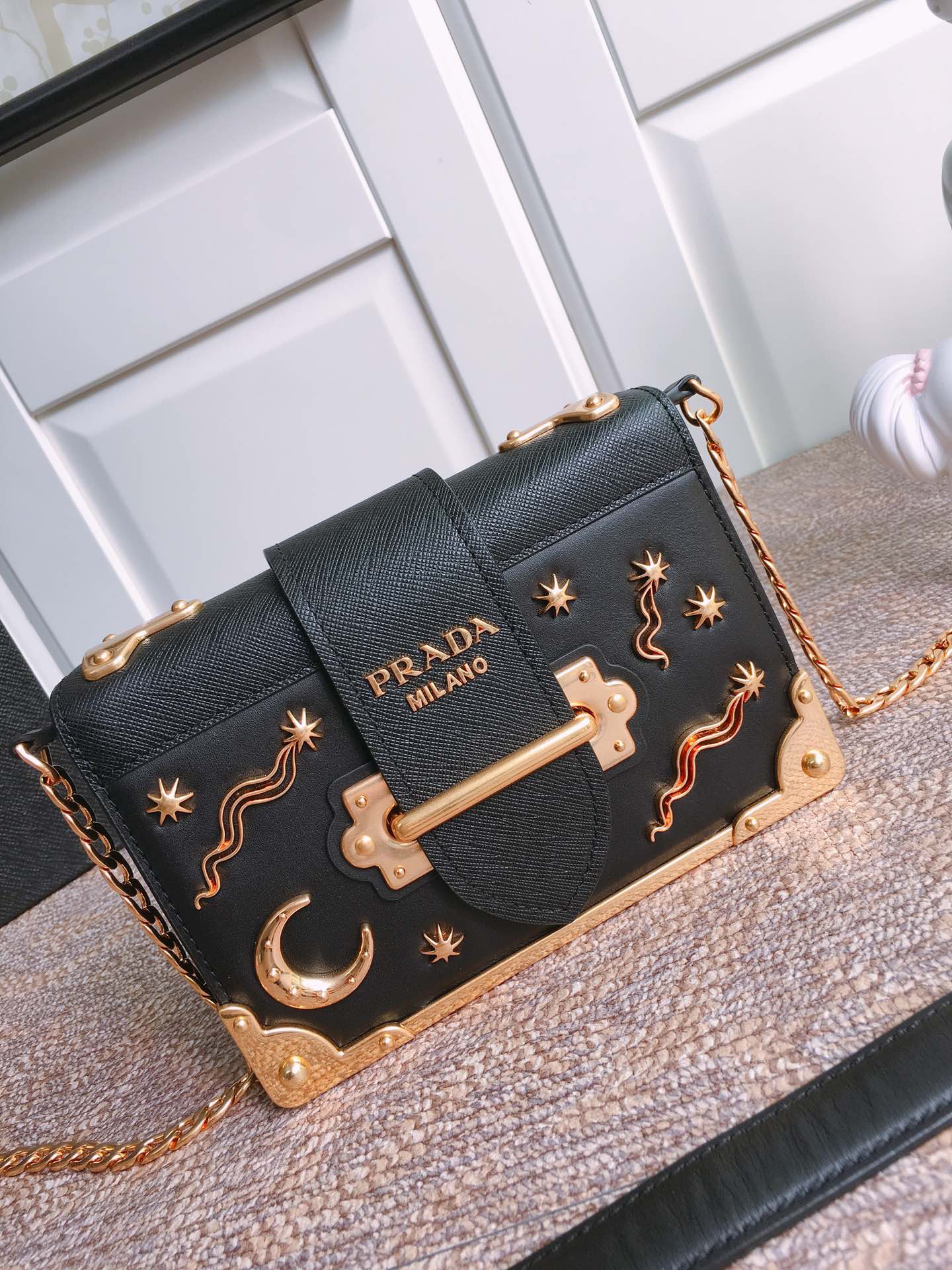 PRADA普拉达进口牛皮斜挎包1BH018