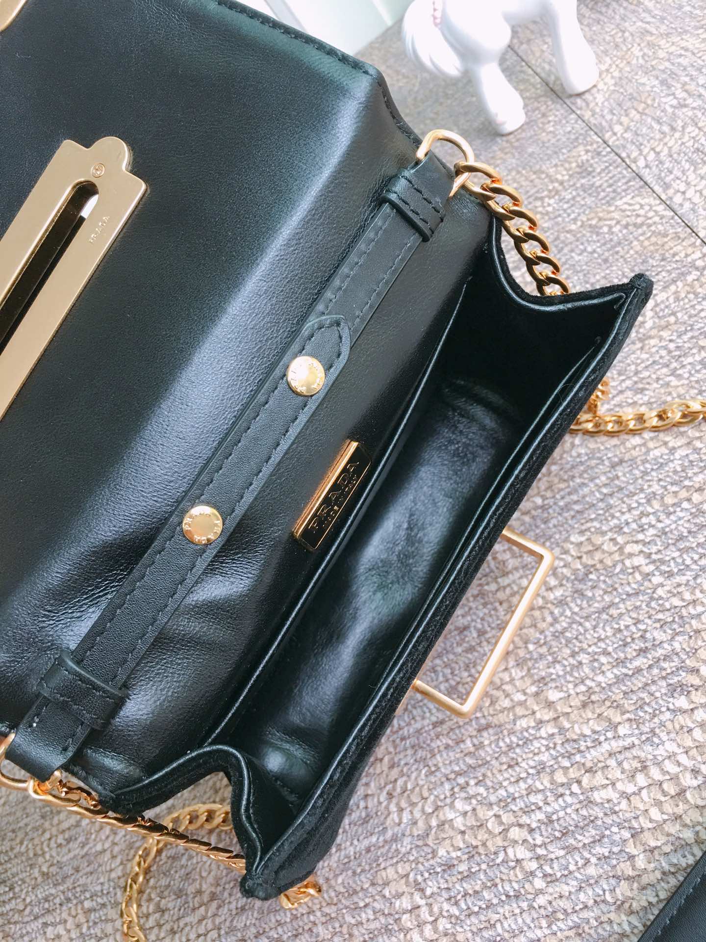 PRADA普拉达进口牛皮斜挎包1BH018