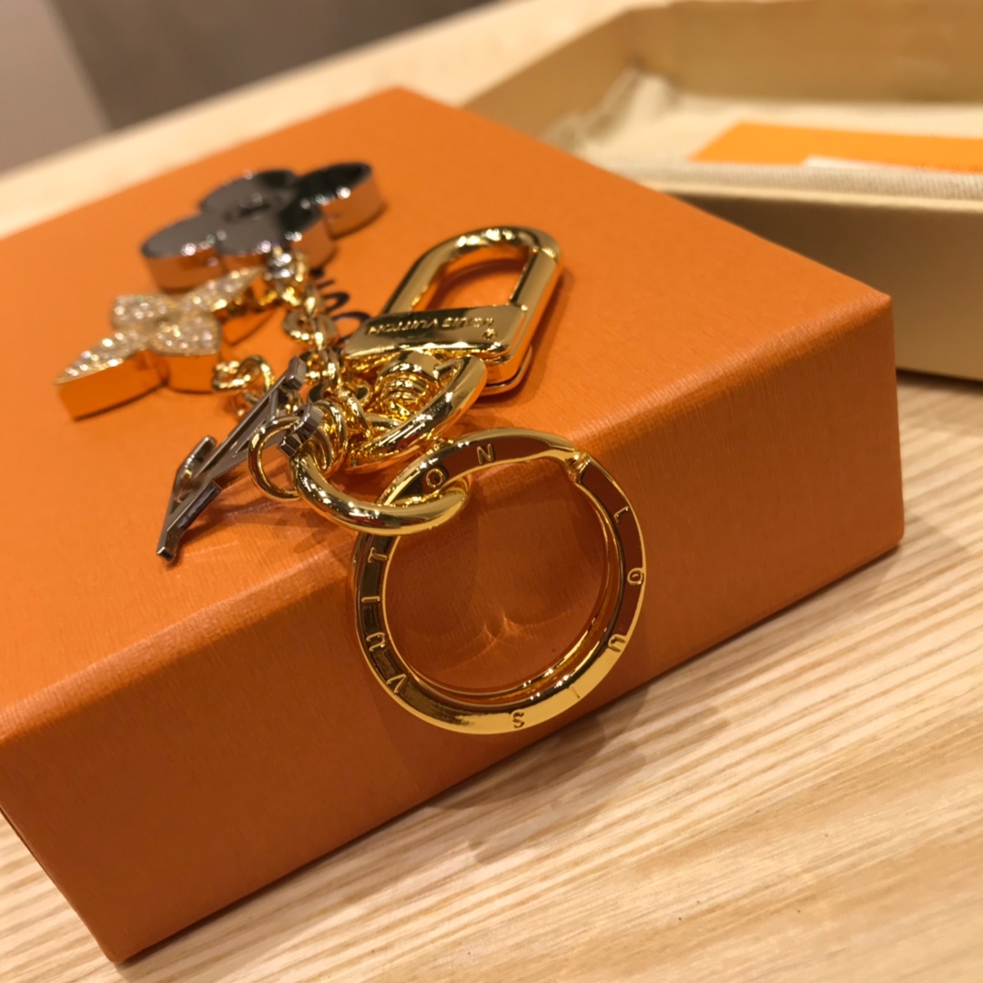 Blooming flower keychain in packaging