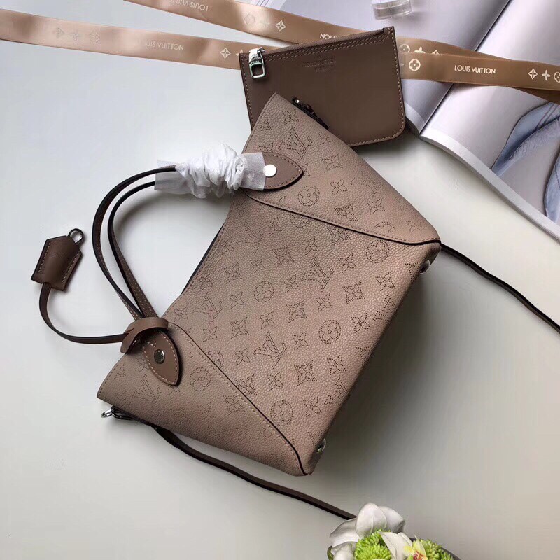 Louis Vuitton LV Hina bag M54351象灰色