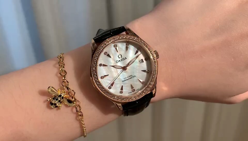 Omega 欧米茄海马小巧 女表视频欣赏