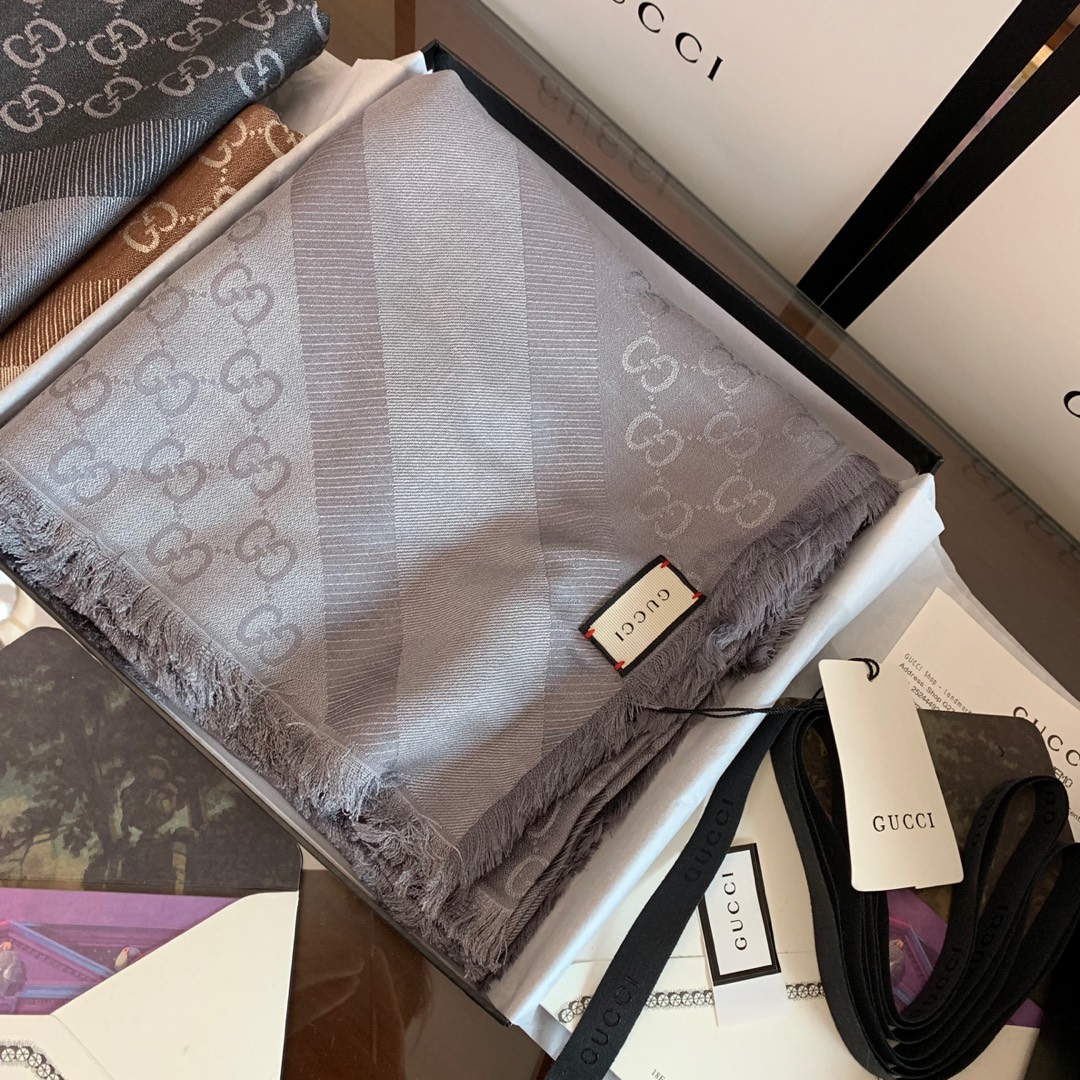 GUCCI古驰字母图案100%丝毛材质围巾