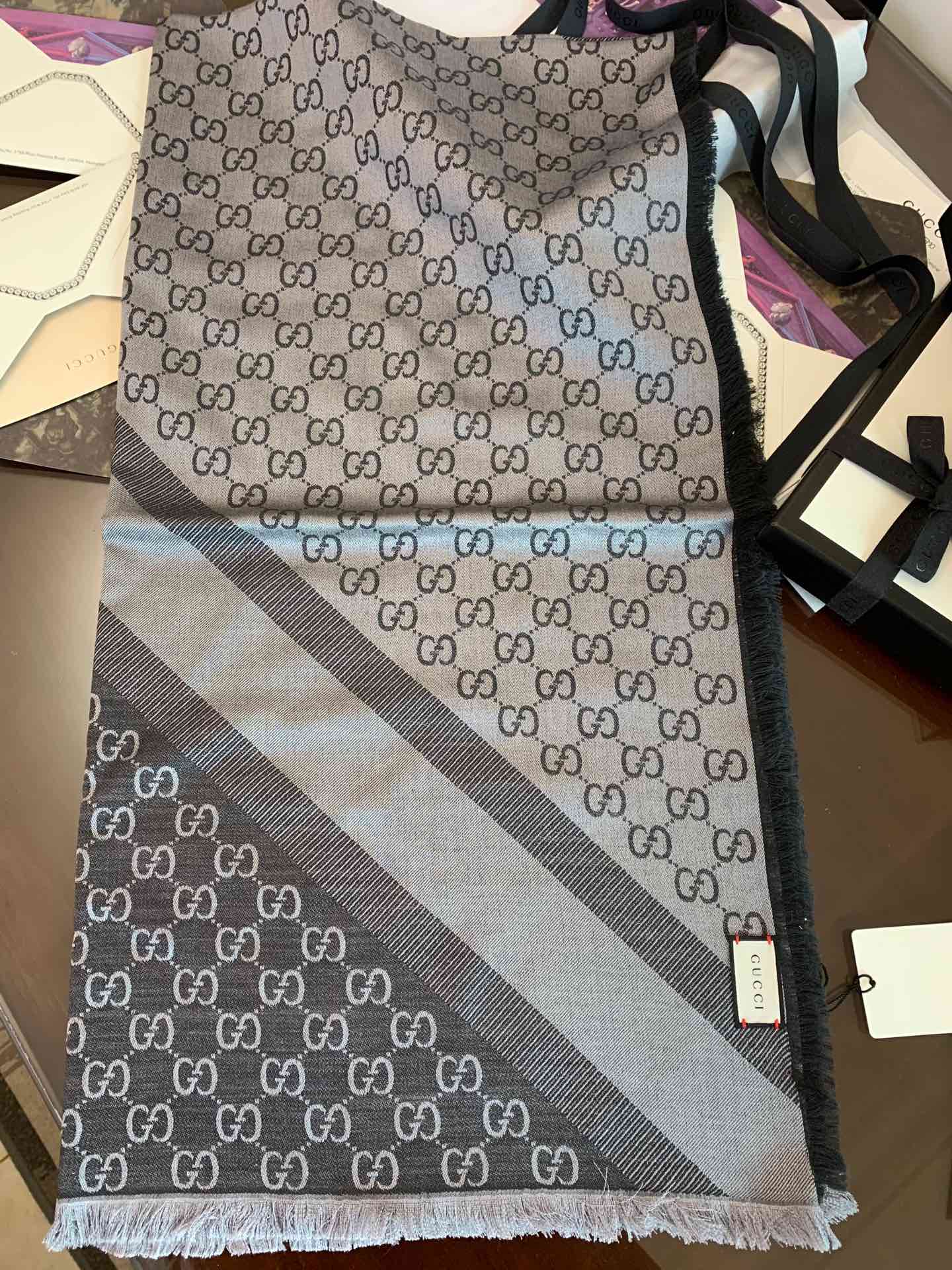 GUCCI古驰字母图案100%丝毛材质围巾