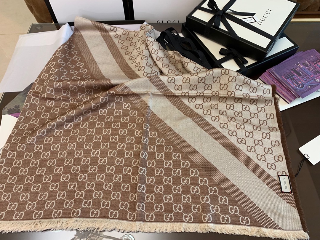 GUCCI古驰字母图案100%丝毛材质围巾