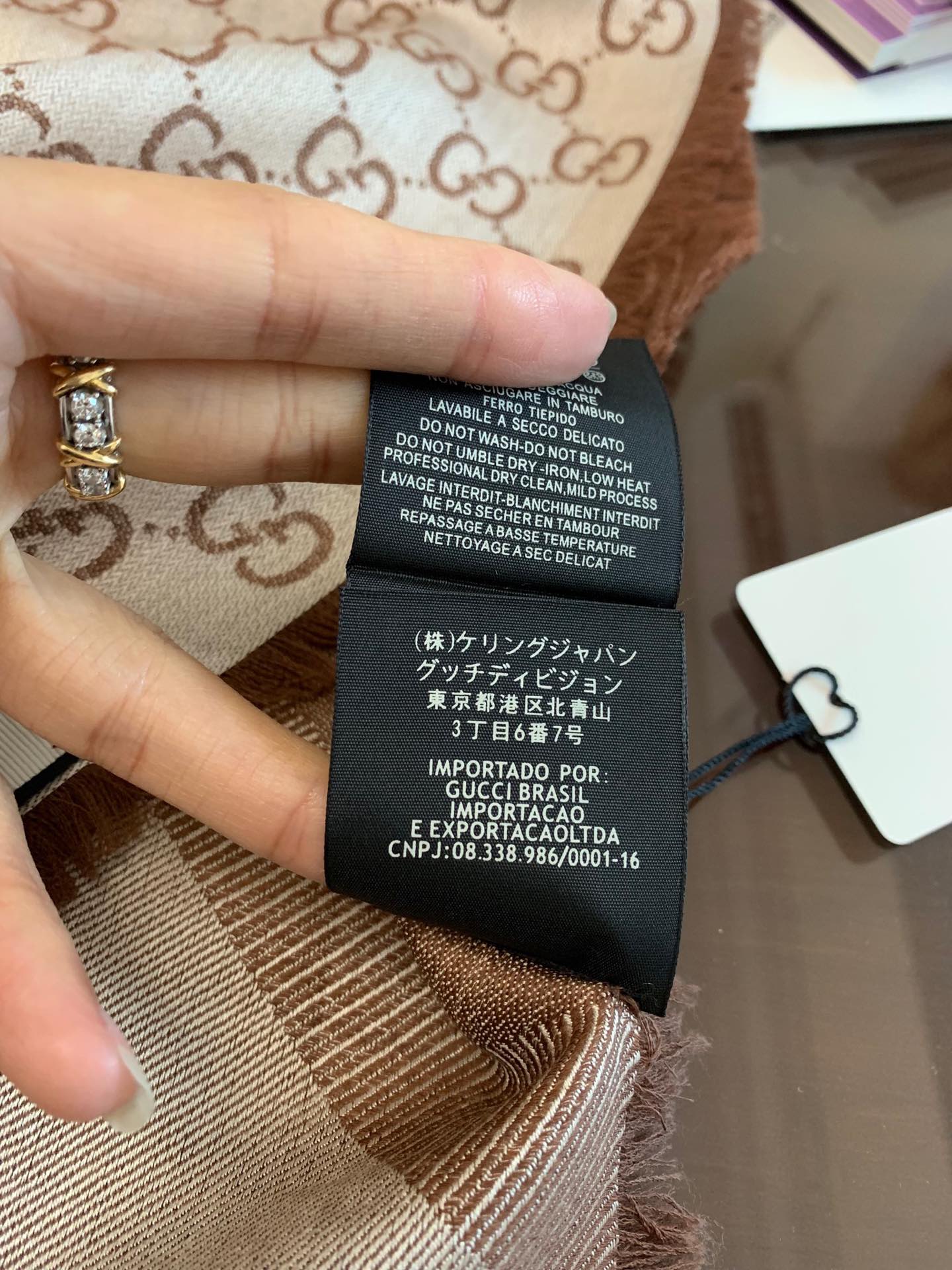 GUCCI古驰字母图案100%丝毛材质围巾