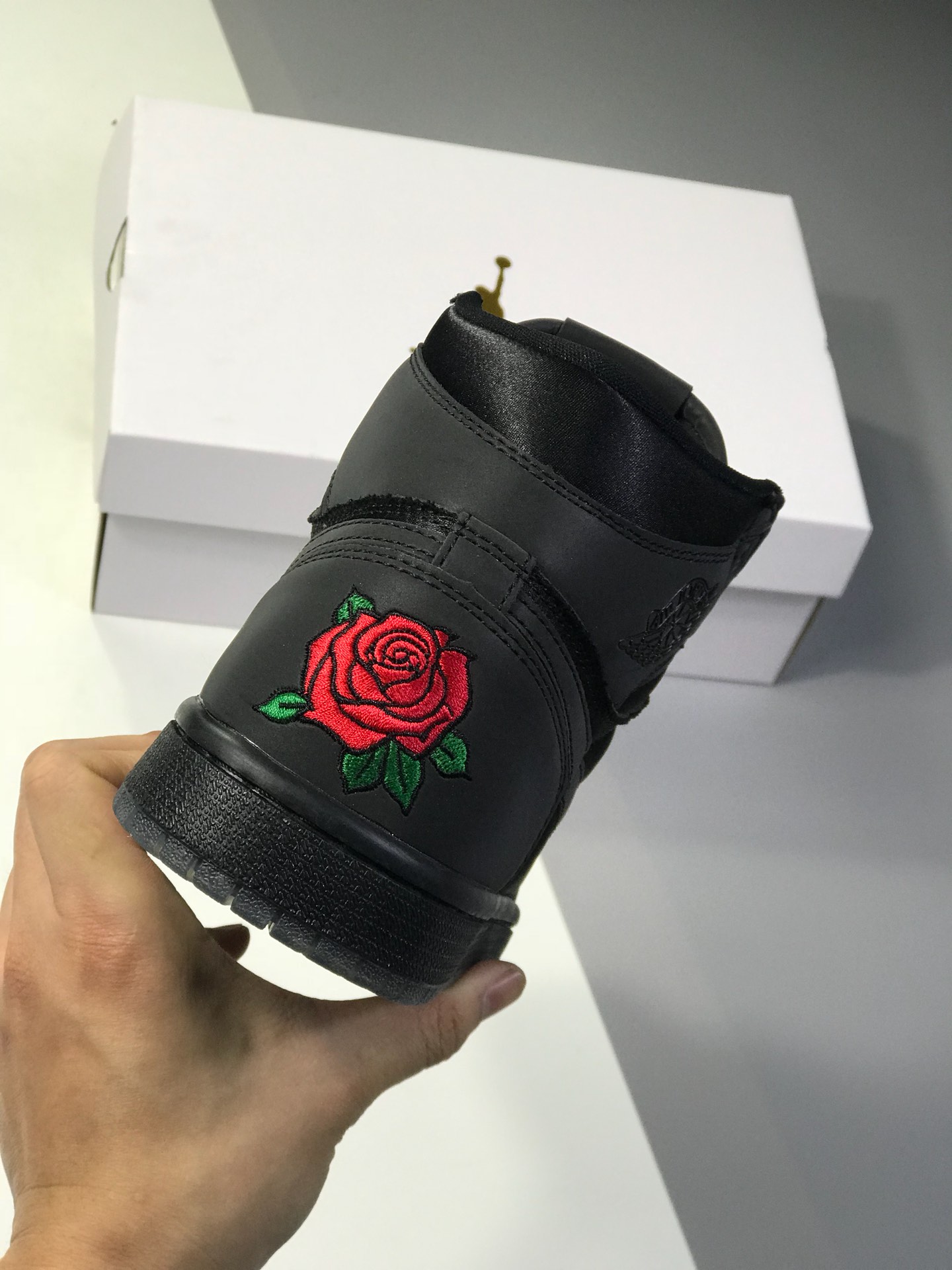 200。原价：250公司级 全头层  耐克Air Jordan 1 Mid Premium AJ1乔1 复古经典中帮百搭文化篮球鞋