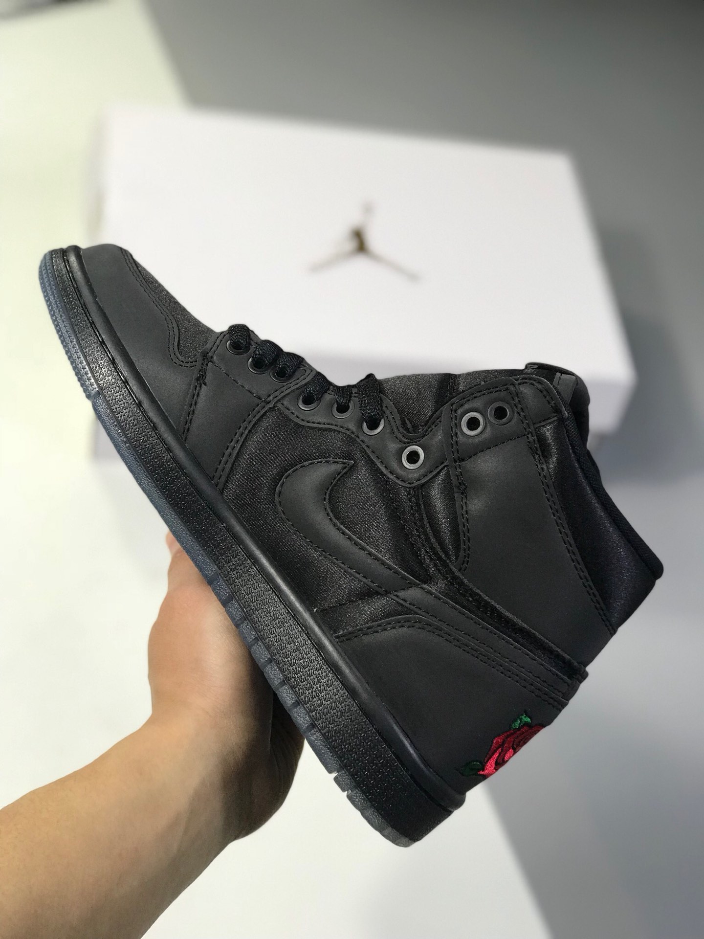 200。原价：250公司级 全头层  耐克Air Jordan 1 Mid Premium AJ1乔1 复古经典中帮百搭文化篮球鞋