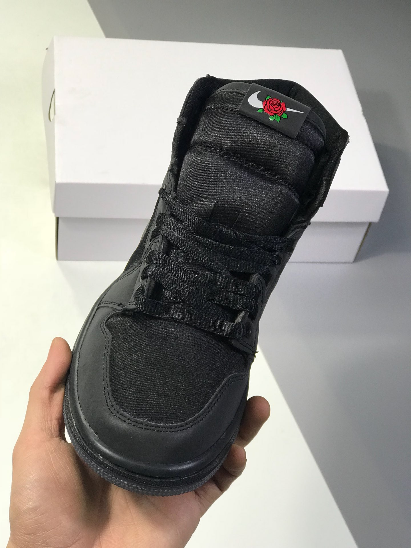 200。原价：250公司级 全头层  耐克Air Jordan 1 Mid Premium AJ1乔1 复古经典中帮百搭文化篮球鞋