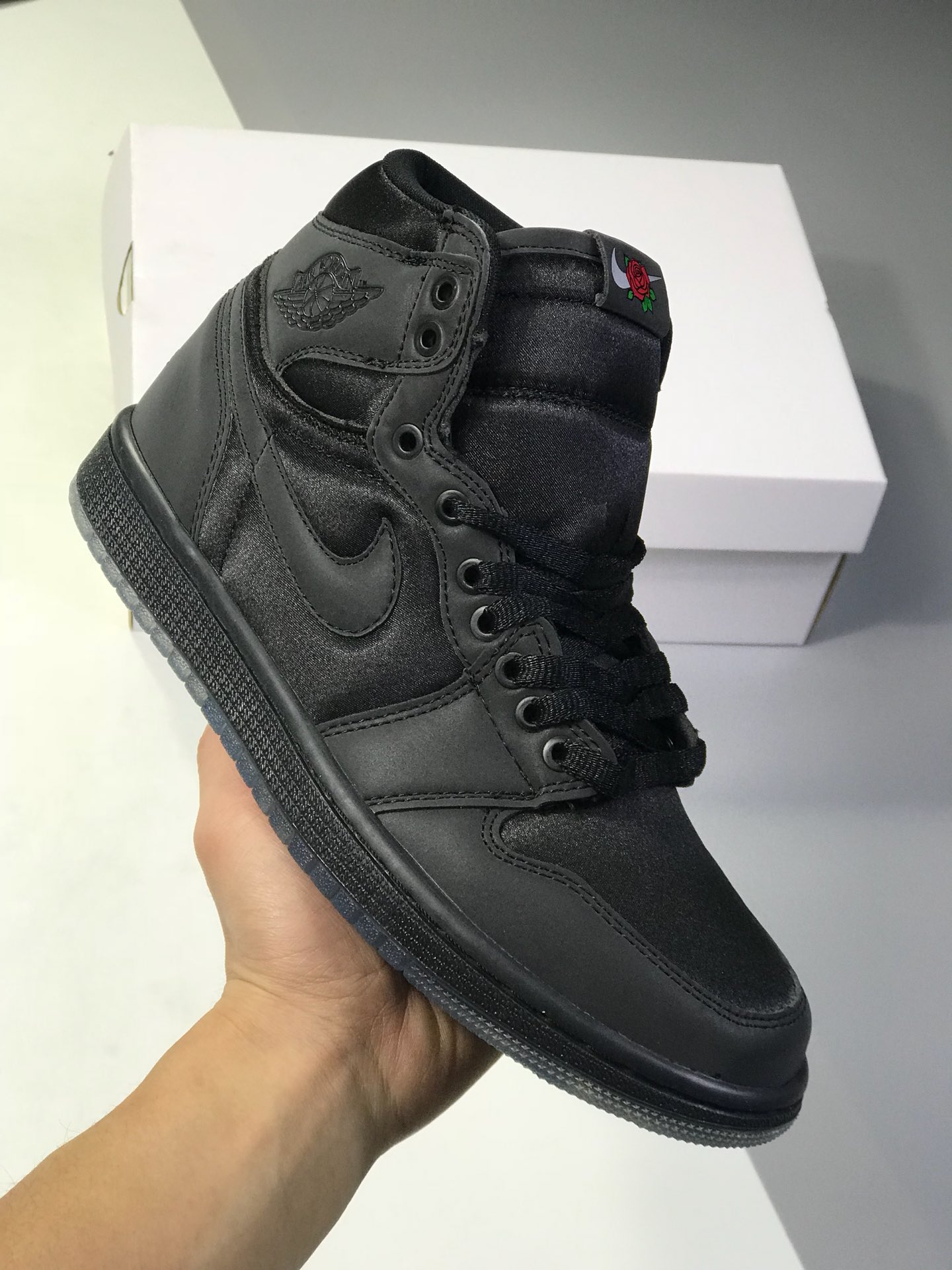 200。原价：250公司级 全头层  耐克Air Jordan 1 Mid Premium AJ1乔1 复古经典中帮百搭文化篮球鞋