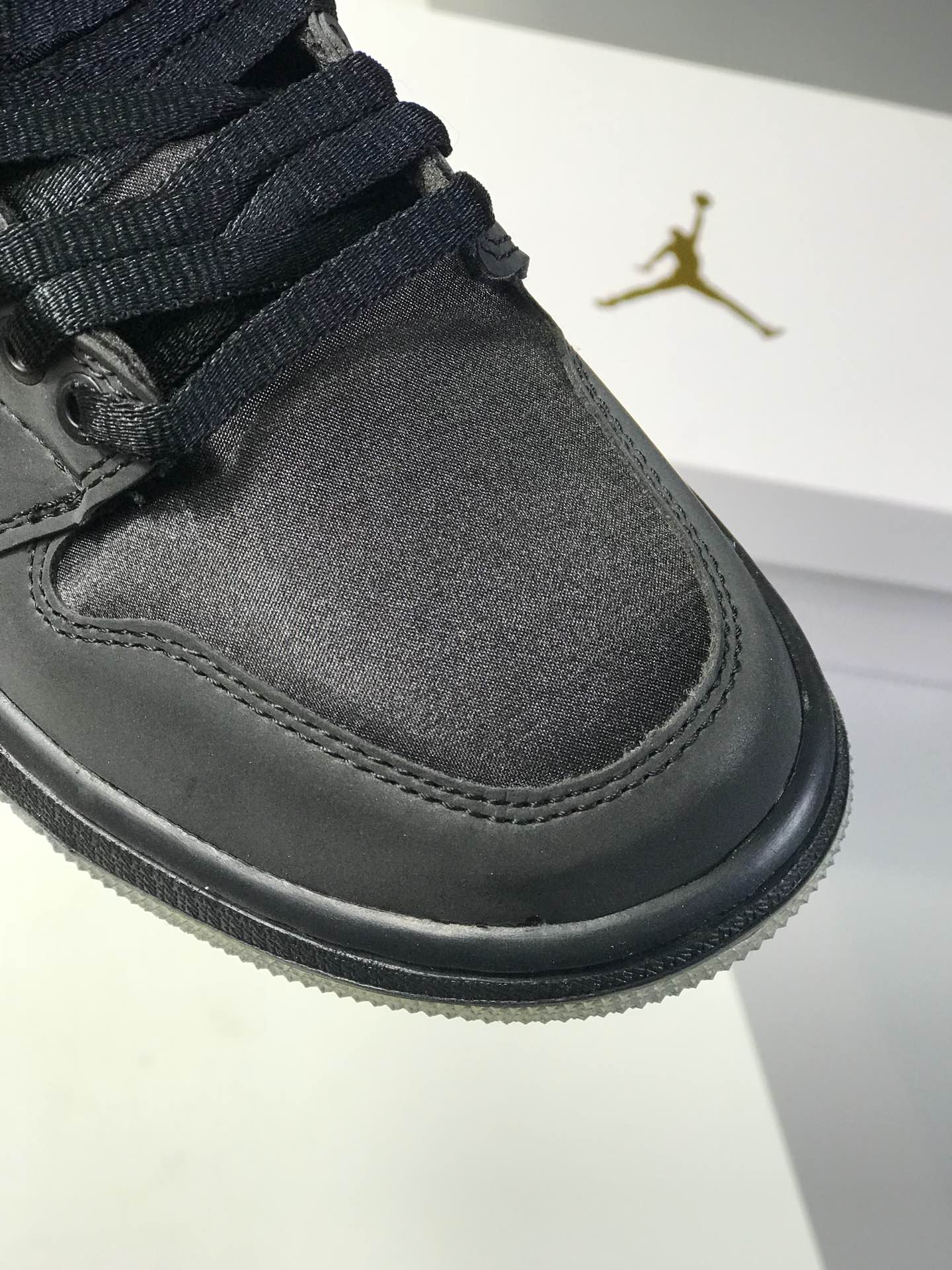 200。原价：250公司级 全头层  耐克Air Jordan 1 Mid Premium AJ1乔1 复古经典中帮百搭文化篮球鞋
