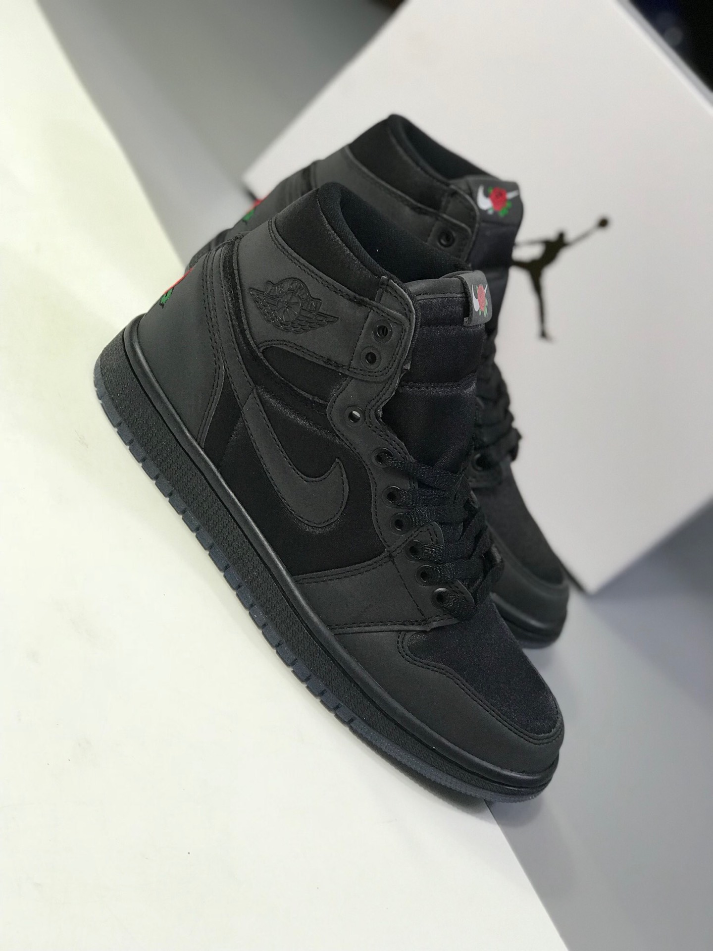 200。原价：250公司级 全头层  耐克Air Jordan 1 Mid Premium AJ1乔1 复古经典中帮百搭文化篮球鞋