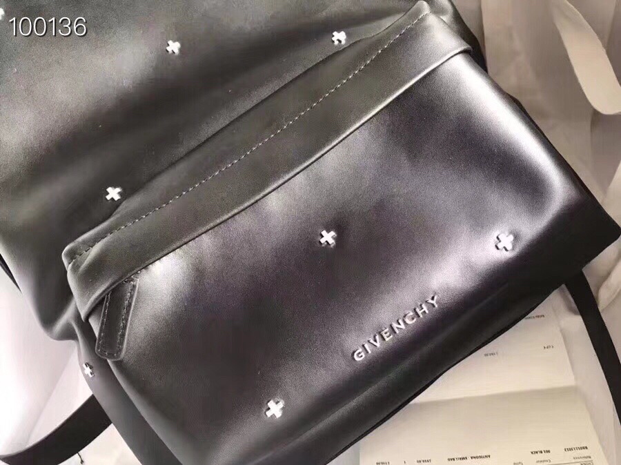 纪梵希头层牛皮.原版亚银五金肩带带手工logk,织带两颗小金属五角星点缀旅游出行再不用为装备而烦恼喇大体