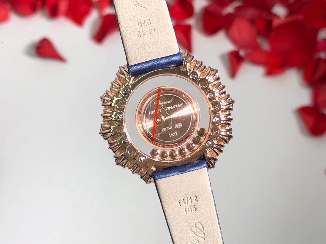 Chopard 萧邦Happy Diamonds系列特别款 枫叶美丽并寓意着坚毅精神 即代表永恒爱情送给恋人