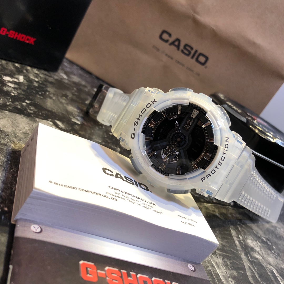 E0  透明款  Casio 卡西欧 CASIOG-SHOCK ga110系列-最高版本 配机打发票 主要功能：45度自动抬手灯、防震防水、世界时间、倒计时、闹铃、间歇响报、日历。