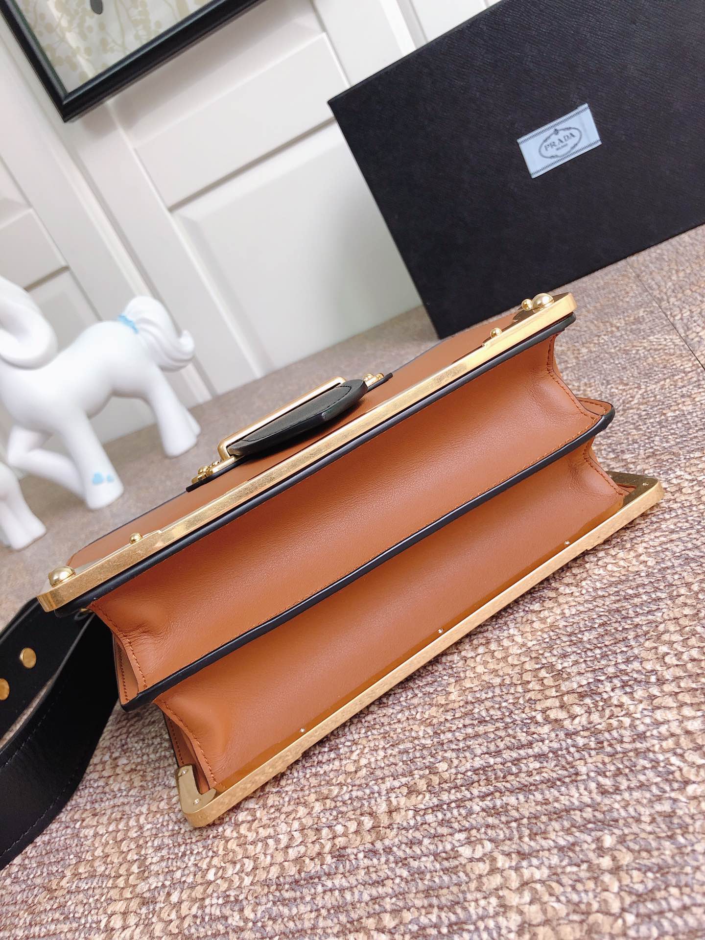 PRADA普拉达进口小牛皮女士肩背包1BD045