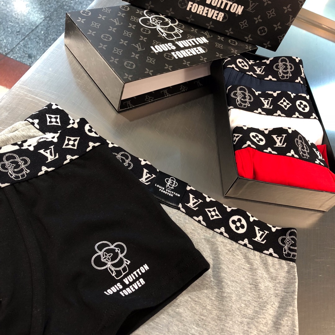  【。。。高端狠货•新款刺绣经典logo•送礼自用皆宜】LV 路易威登一盒3条装男士内裤 难得好货，性价