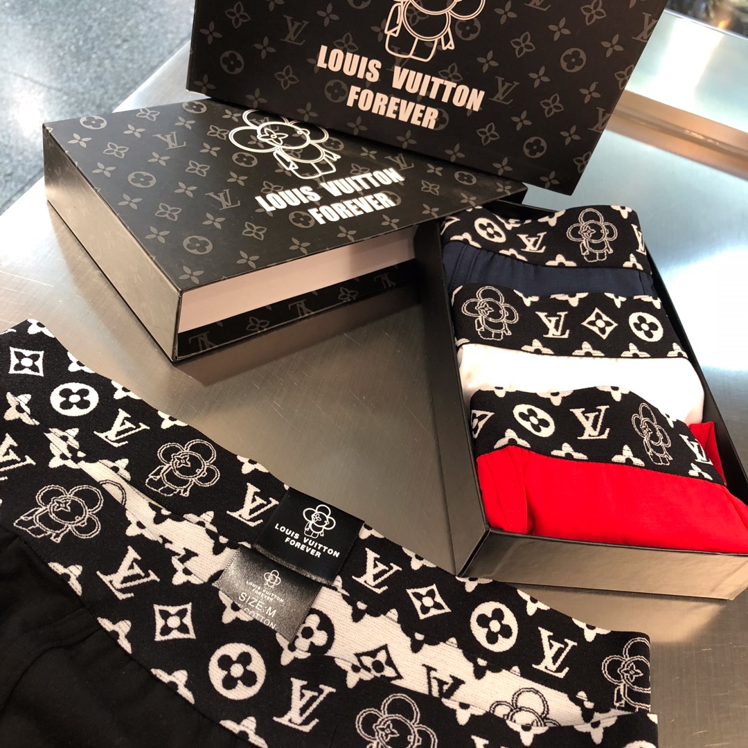  【。。。高端狠货•新款刺绣经典logo•送礼自用皆宜】LV 路易威登一盒3条装男士内裤 难得好货，性价