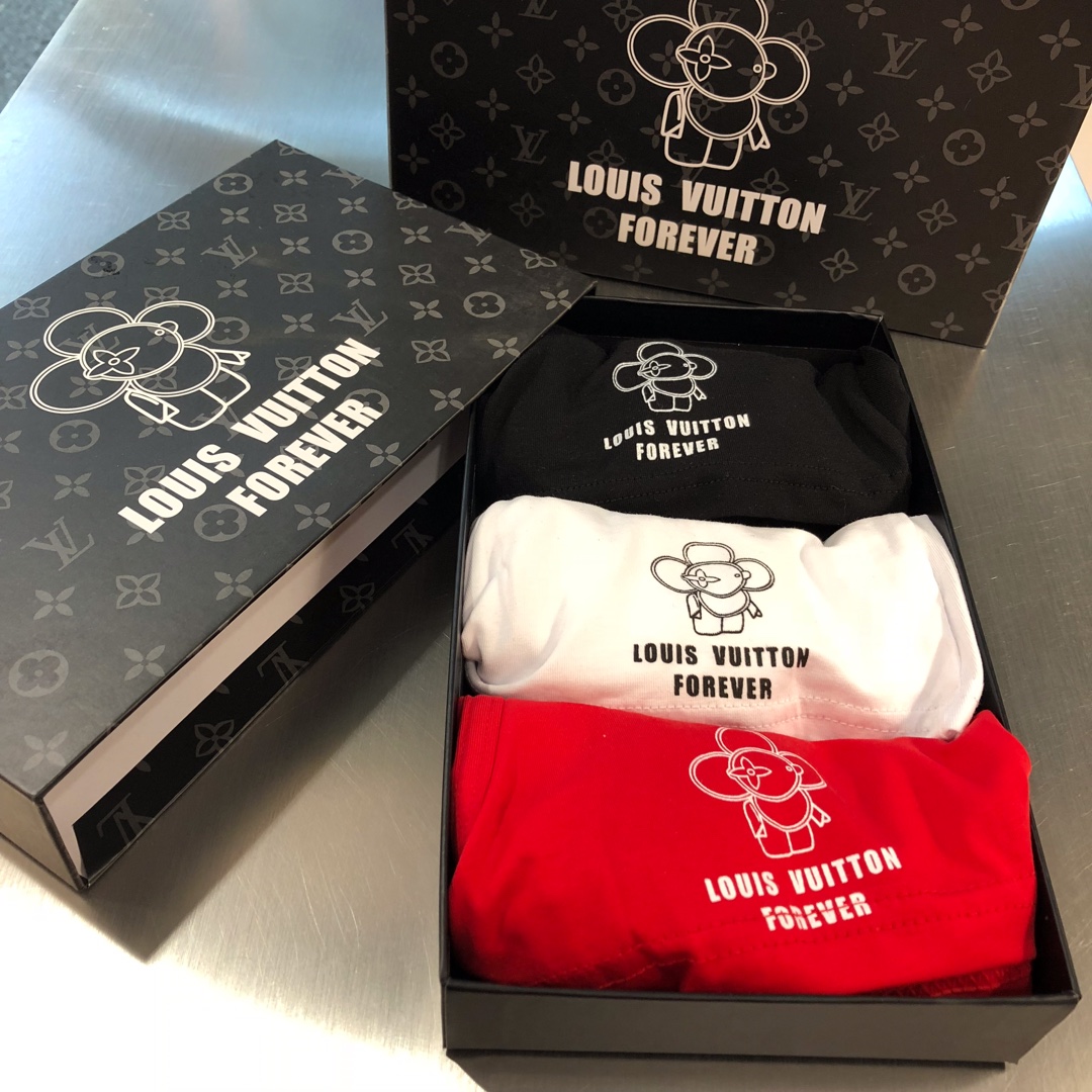  【。。。高端狠货•新款刺绣经典logo•送礼自用皆宜】LV 路易威登一盒3条装男士内裤 难得好货，性价