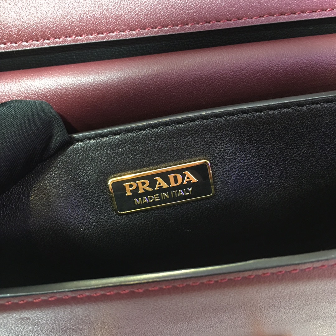 PRADA普拉达进口小牛皮女士肩背包1BD045