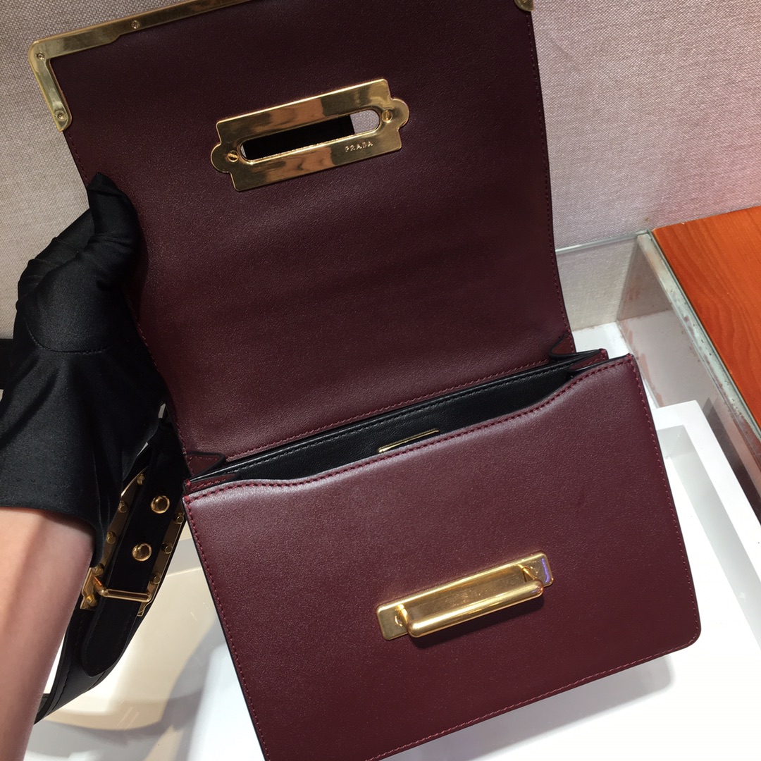 PRADA普拉达进口小牛皮女士肩背包1BD045