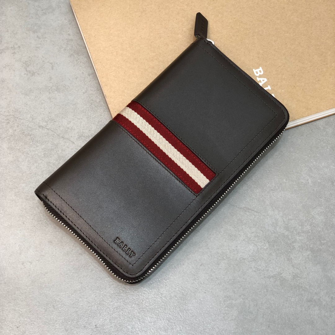 [Bally Wallets]The counter features classic models and top-quality materials T