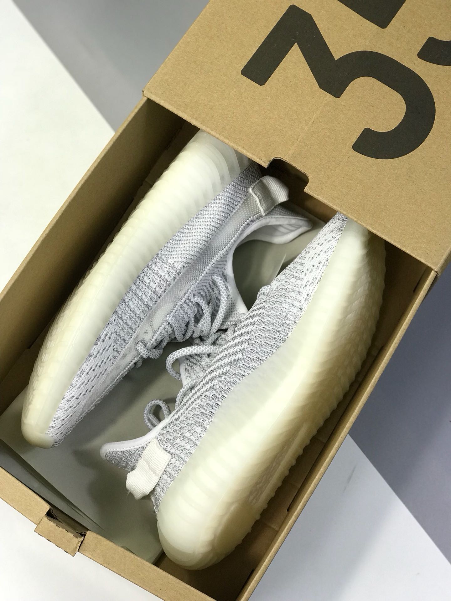 190满天星 原价：220巴斯夫 阿迪达斯 Yeezy 350 Boost V2 “Static Refective” 满天星配色 EF2367 灰白