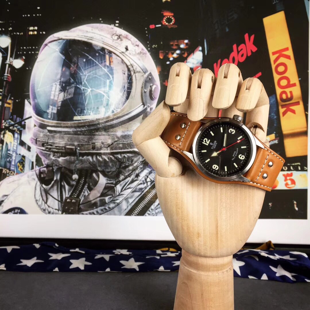 Tudor 帝舵 TUDOR 启辰系列尺寸：42mm