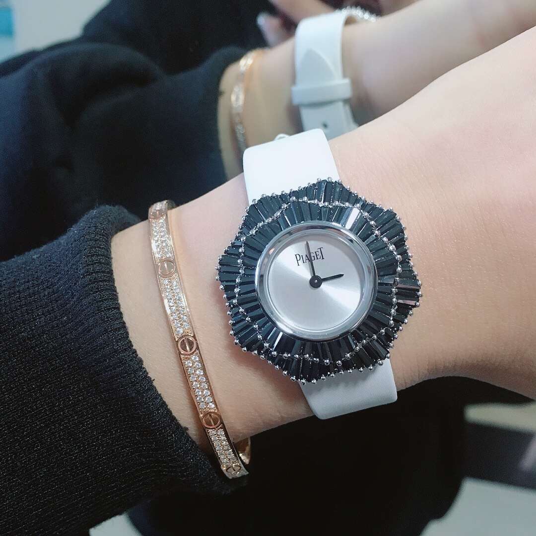 Piaget 伯爵 Limelight非凡珍品腕表系列 表壳直径为33mm 电镀白金
