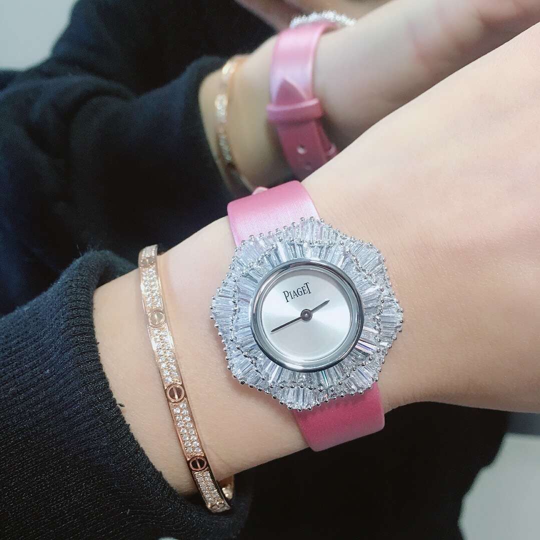 Piaget 伯爵 Limelight非凡珍品腕表系列 表壳直径为33mm 电镀白金