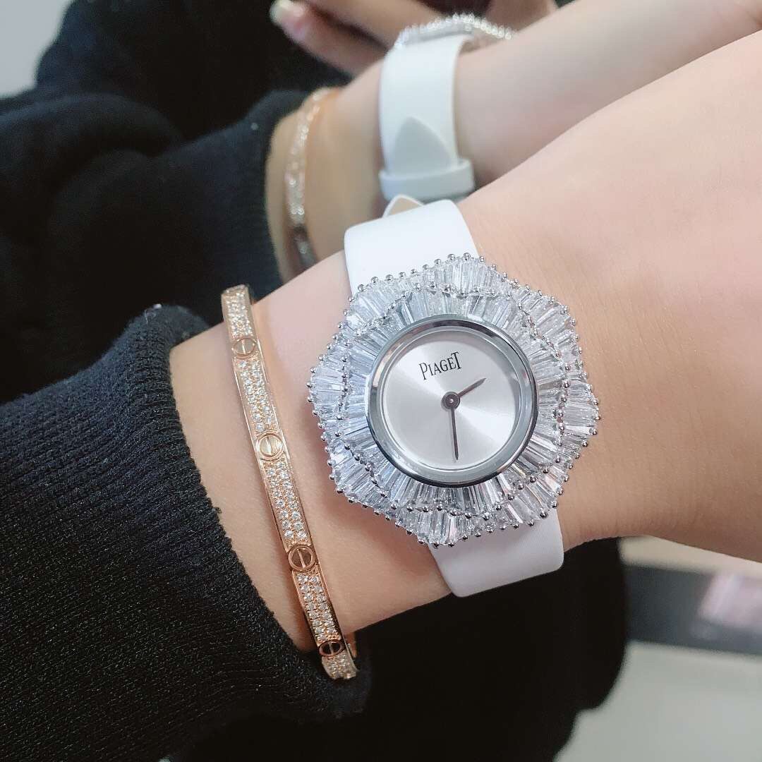Piaget 伯爵 Limelight非凡珍品腕表系列 表壳直径为33mm 电镀白金
