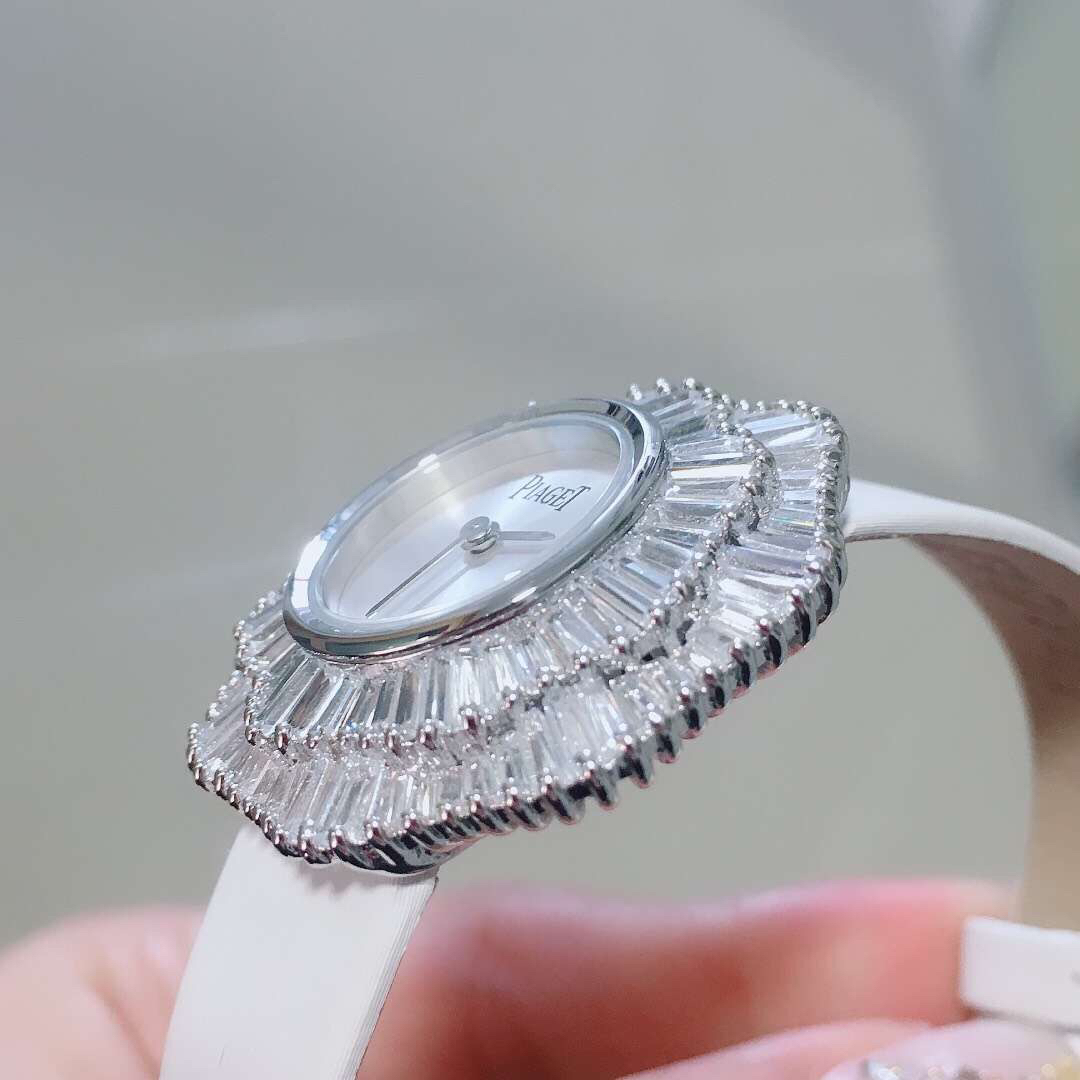 Piaget 伯爵 Limelight非凡珍品腕表系列 表壳直径为33mm 电镀白金