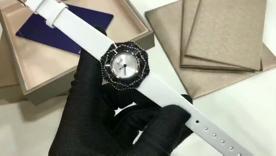 Piaget 伯爵 Limelight非凡珍品腕表系列视频欣赏 表壳直径为33mm 电镀白金
