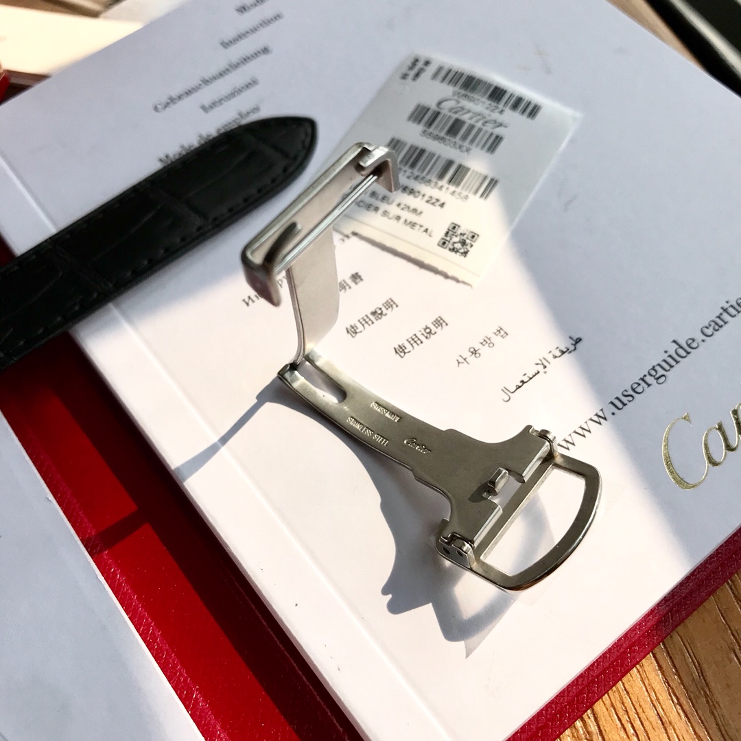 Lacoste 美洲鳄鱼皮款卡家蓝气球系列男款42mm机械到货 ETA-2892机芯 男女款的尺寸决定了它们的机芯是不一样的
