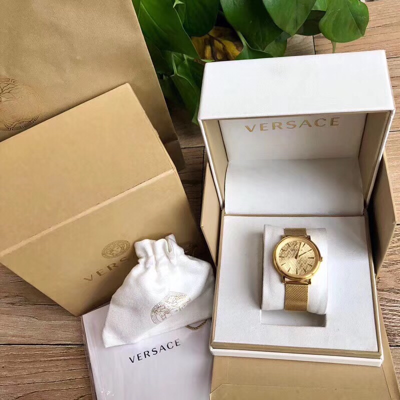 NO:157818,Batch: Original box 50 Versace THE MANIFESTO series women's watch, unique patterned belt!  Paired with an ultra-thin surface, the effect is very good, 38mm watch diameter, original Swiss movement, sapphire glass, 30 meters of daily waterproof, and shipped with a full set of packaging. The same model has belt style, versace, versace19860909批:原盒50范思哲Versace THE MANIFESTO 系列女表,独特花纹图案皮带！搭配超薄表面,上手效果非常好,38毫米表径,瑞士原装机芯,蓝宝石玻璃,三十米生活防水,配全套包装出货.同款有皮带款,,versace,versace,Watch