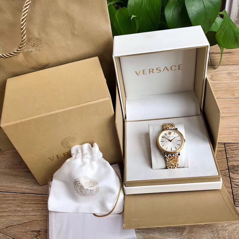 NO:157810,Batch: Original box 50 Versace THE MANIFESTO series women's watch, unique patterned belt!  Paired with an ultra-thin surface, the effect is very good, 38mm watch diameter, original Swiss movement, sapphire glass, 30 meters of daily waterproof, and full packaging for shipment. The same model has steel belt, versace, versace19860909批:原盒50范思哲Versace THE MANIFESTO 系列女表,独特花纹图案皮带！搭配超薄表面,上手效果非常好,38毫米表径,瑞士原装机芯,蓝宝石玻璃,三十米生活防水,配全套包装出货.同款有钢带款,,versace,versace,Watch