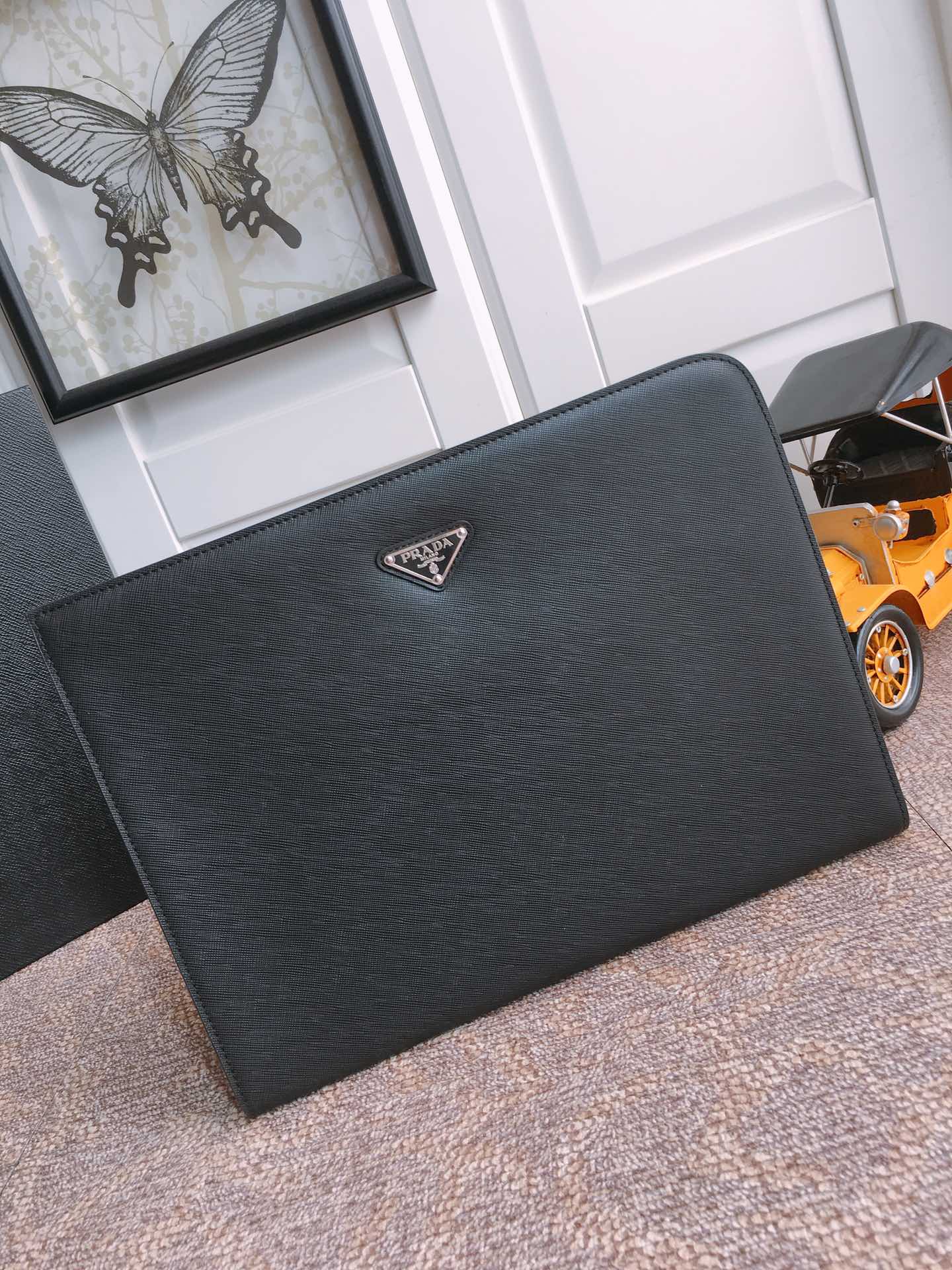 PRADA普拉达进口十字纹男士手包2VN003