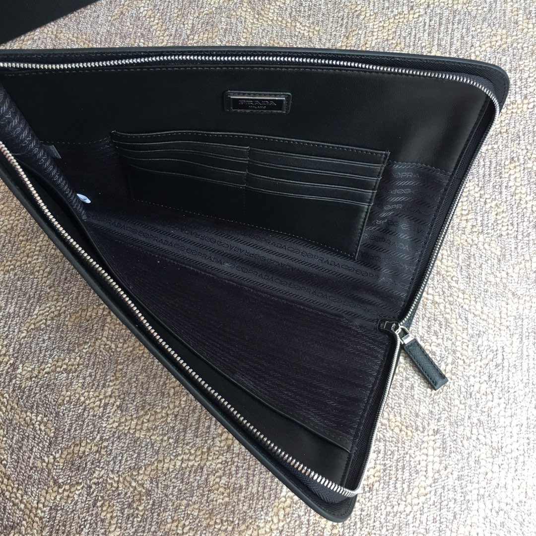 PRADA普拉达进口十字纹男士手包2VN003