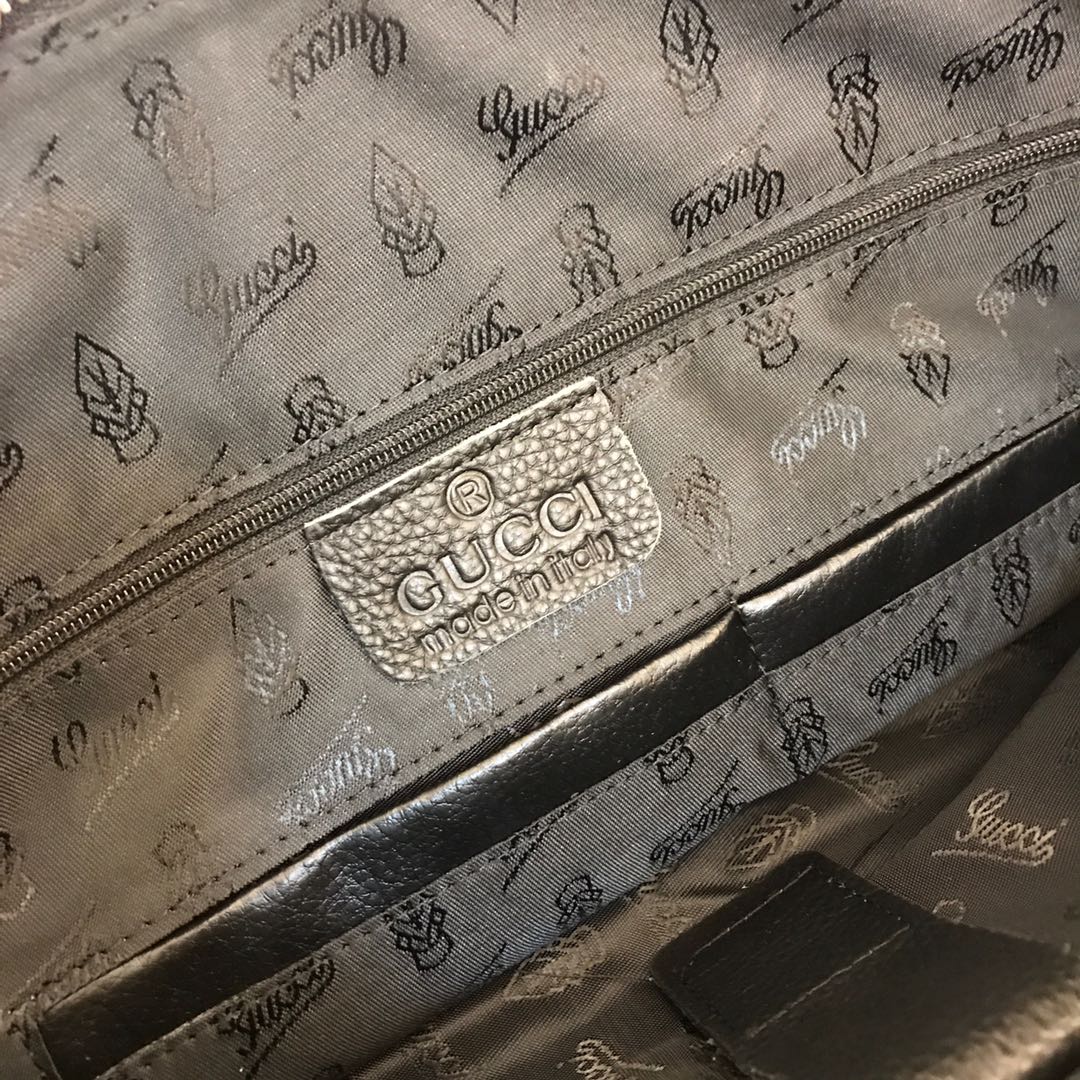 新品👏爆款男士公文包 🌲意大利进口牛皮🌲顶级货，🙀精钢五金均有品牌LOGO,看皮的光泽度，看油边，看走线