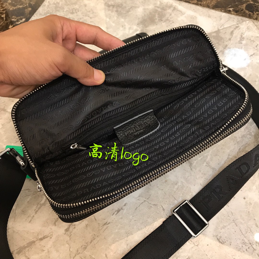 不配送钥匙扣🕉新品 斜挎包🌲意大利进口牛皮🌲顶级货，🙀精钢五金均有品牌LOGO,看皮的光泽度，看油边，看