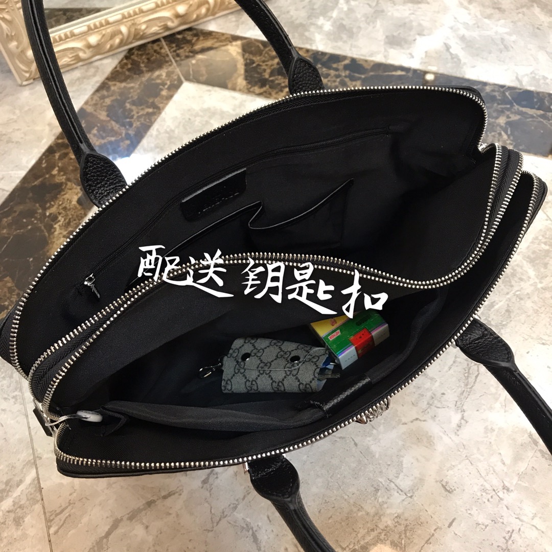 不配送钥匙扣🔥推出 ✂奢華 【P家】🔥男士休闲款，精選皮料中的鉑金-高檔进口牛皮，進口牛皮內襯設計🐮均勻