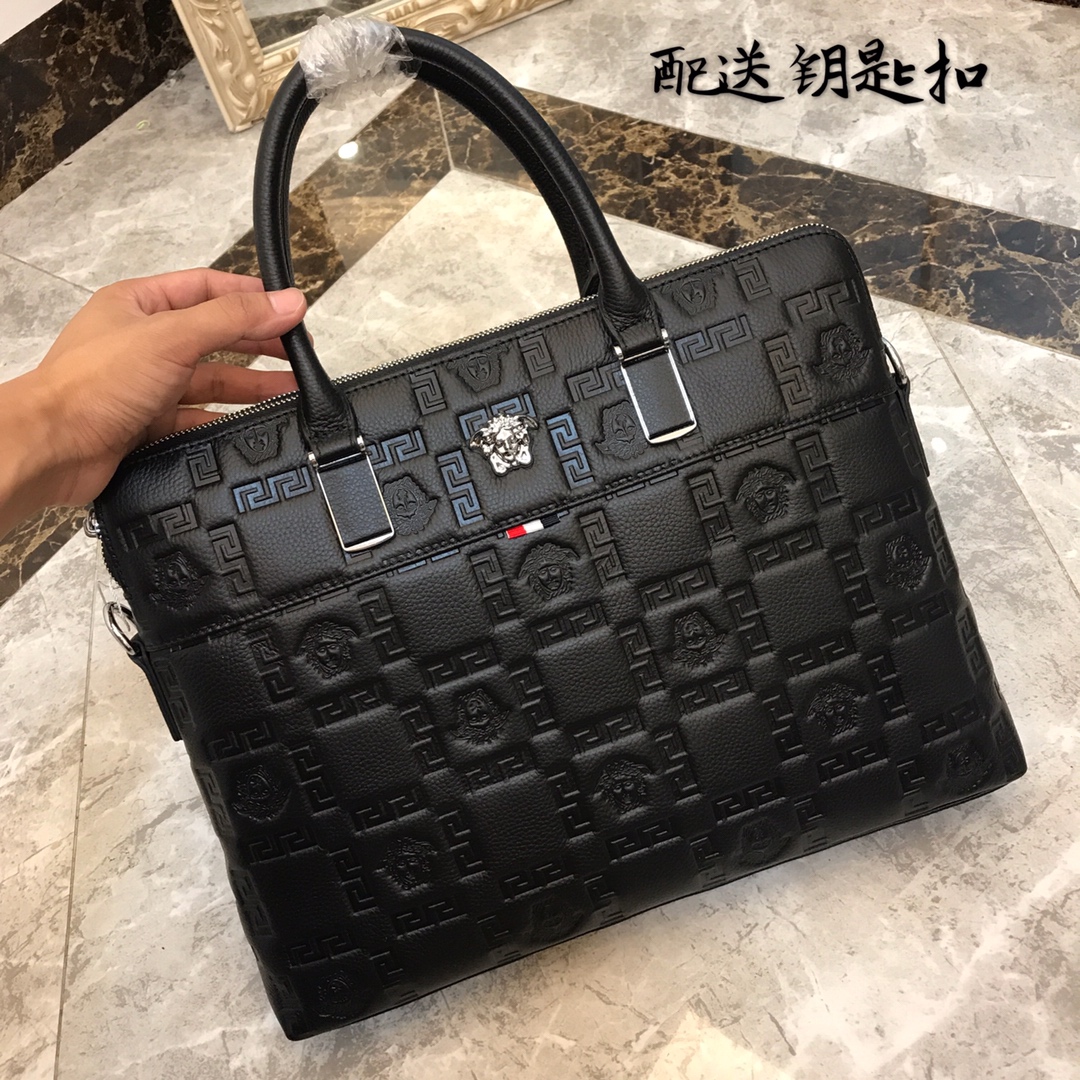 不配送钥匙扣🔥推出 ✂奢華 【P家】🔥男士休闲款，精選皮料中的鉑金-高檔进口牛皮，進口牛皮內襯設計🐮均勻