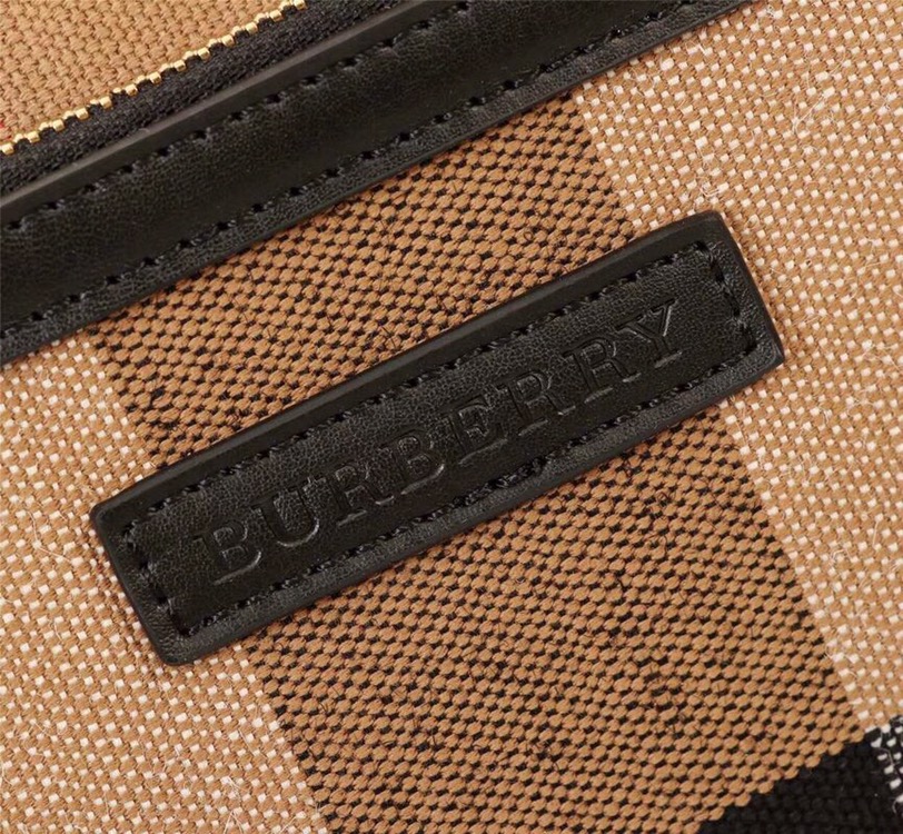 新款 💋 高品质！官网同款！BURBERRY 巴宝莉 秋夏新款简约风格的斜背水桶包 采用轻盈小牛皮搭配经