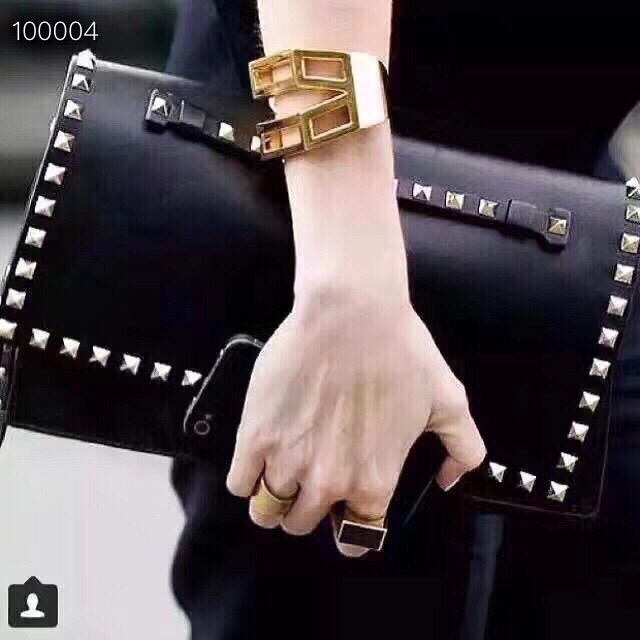 、Vacation. 华伦天奴💥专柜经典款，常年好卖❤❤❤Valentino Rocksud 超火《手包