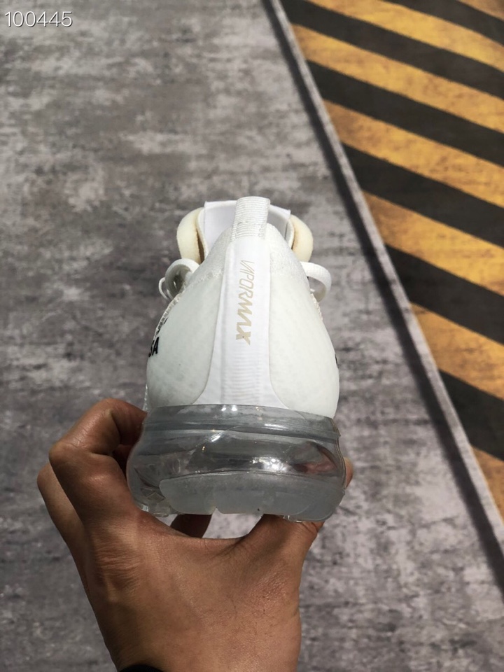 190<br />顶级虎扑版 原厂小潘大底，进口南花针织面，1：1复刻原版本 耐克2018联名气垫NIKE 2018 OFF-WHITE × Vapormax 联名限量版 编号XXG768740 <br />尺码：36 36.5 37 38 38.5 39 40 40.5 41 42 42.5 43 44 44.5 45