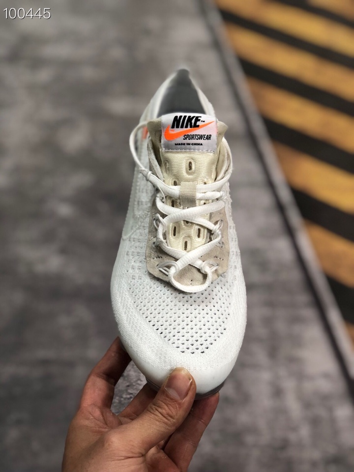 190<br />顶级虎扑版 原厂小潘大底，进口南花针织面，1：1复刻原版本 耐克2018联名气垫NIKE 2018 OFF-WHITE × Vapormax 联名限量版 编号XXG768740 <br />尺码：36 36.5 37 38 38.5 39 40 40.5 41 42 42.5 43 44 44.5 45