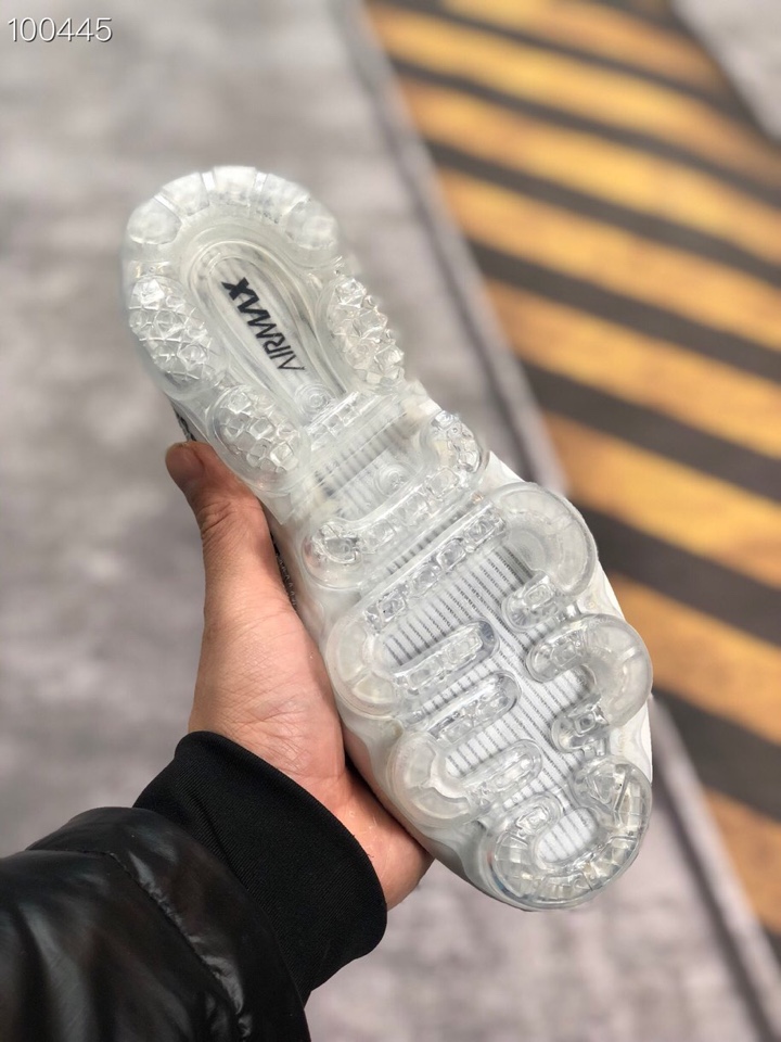 190<br />顶级虎扑版 原厂小潘大底，进口南花针织面，1：1复刻原版本 耐克2018联名气垫NIKE 2018 OFF-WHITE × Vapormax 联名限量版 编号XXG768740 <br />尺码：36 36.5 37 38 38.5 39 40 40.5 41 42 42.5 43 44 44.5 45