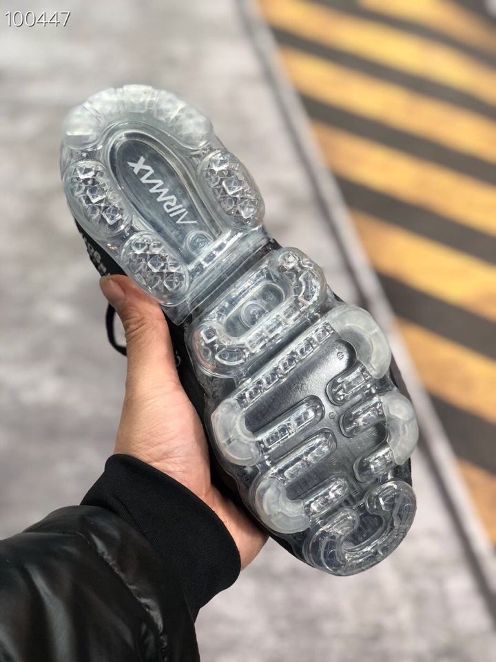 190<br />顶级虎扑版 原厂小潘大底，进口南花针织面，1：1复刻原版本 耐克2018联名气垫NIKE 2018 OFF-WHITE × Vapormax 联名限量版 编号XXG768740 <br />尺码：36 36.5 37 38 38.5 39 40 40.5 41 42 42.5 43 44 44.5 45