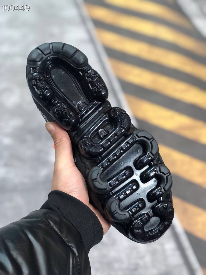 190<br />顶级虎扑版 原厂小潘大底，进口南花针织面，1：1复刻原版本 耐克2018联名气垫NIKE 2018 OFF-WHITE × Vapormax 联名限量版 编号XXG768740 <br />尺码：36 36.5 37 38 38.5 39 40 40.5 41 42 42.5 43 44 44.5 45